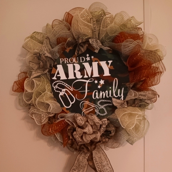 Handcrafted Proud Army Family Decorative Patriotic Home Décor Item - Picture 2 of 7